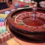 Platinum & Casino מלון 4*
