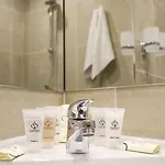 Platinum & Casino מלון 4*