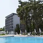 Platinum & Casino סאני ביץ'