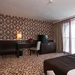 Platinum & Casino סאני ביץ'
