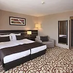 מלון Platinum & Casino 4*