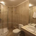 מלון Platinum & Casino 4*
