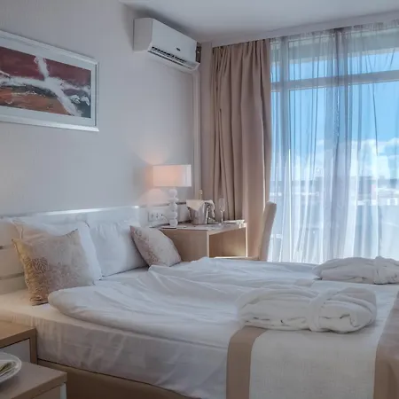 מלון Platinum & Casino 4*