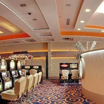 ホテル Platinum & Casino 4*