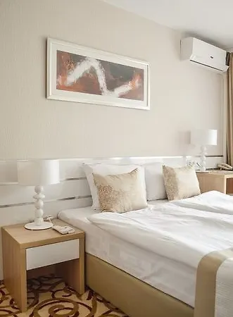 מלון Platinum & Casino 4*